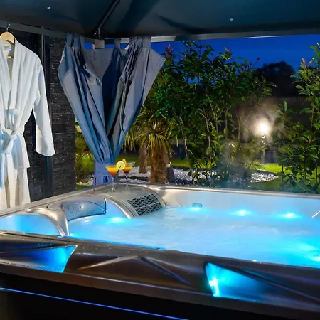 Topaze Nuitee Romantique Avec Jacuzzi Holiday home *