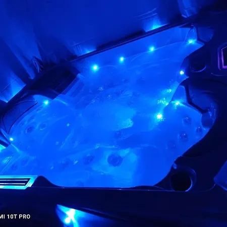 Topaze Nuitee Romantique Avec Jacuzzi Moyvillers