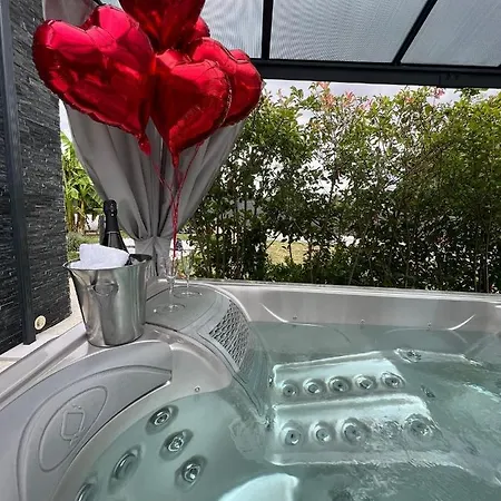 Holiday home Topaze Nuitee Romantique Avec Jacuzzi *