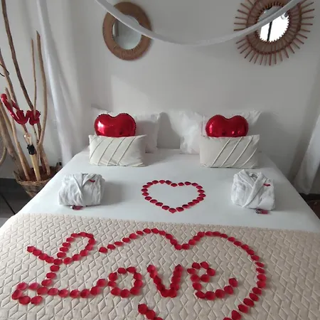 Topaze Nuitee Romantique Avec Jacuzzi * Moyvillers
